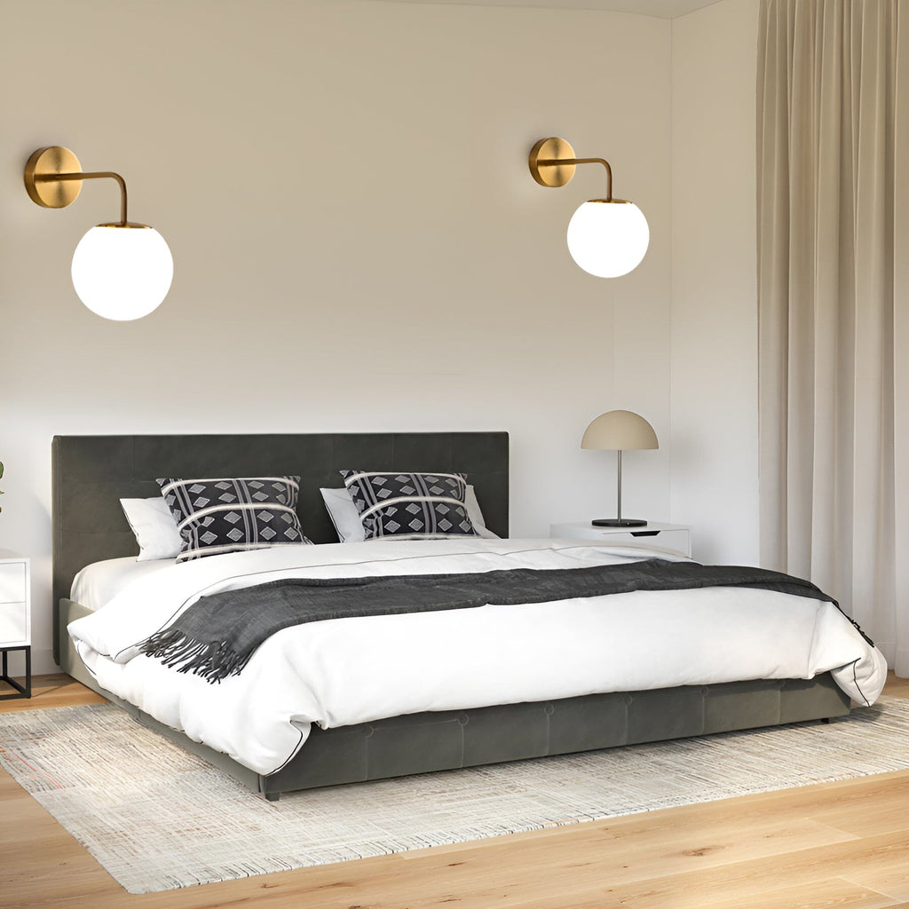 Virelle Wandleuchte mit Eisenrahmen, warmem Licht und eleganter Ausführung