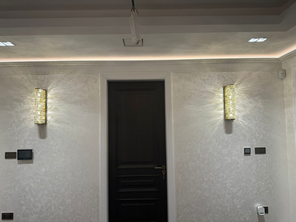 Aurelle Wandleuchte aus Edelstahl mit Kristallakzenten und 3 Einstellungen