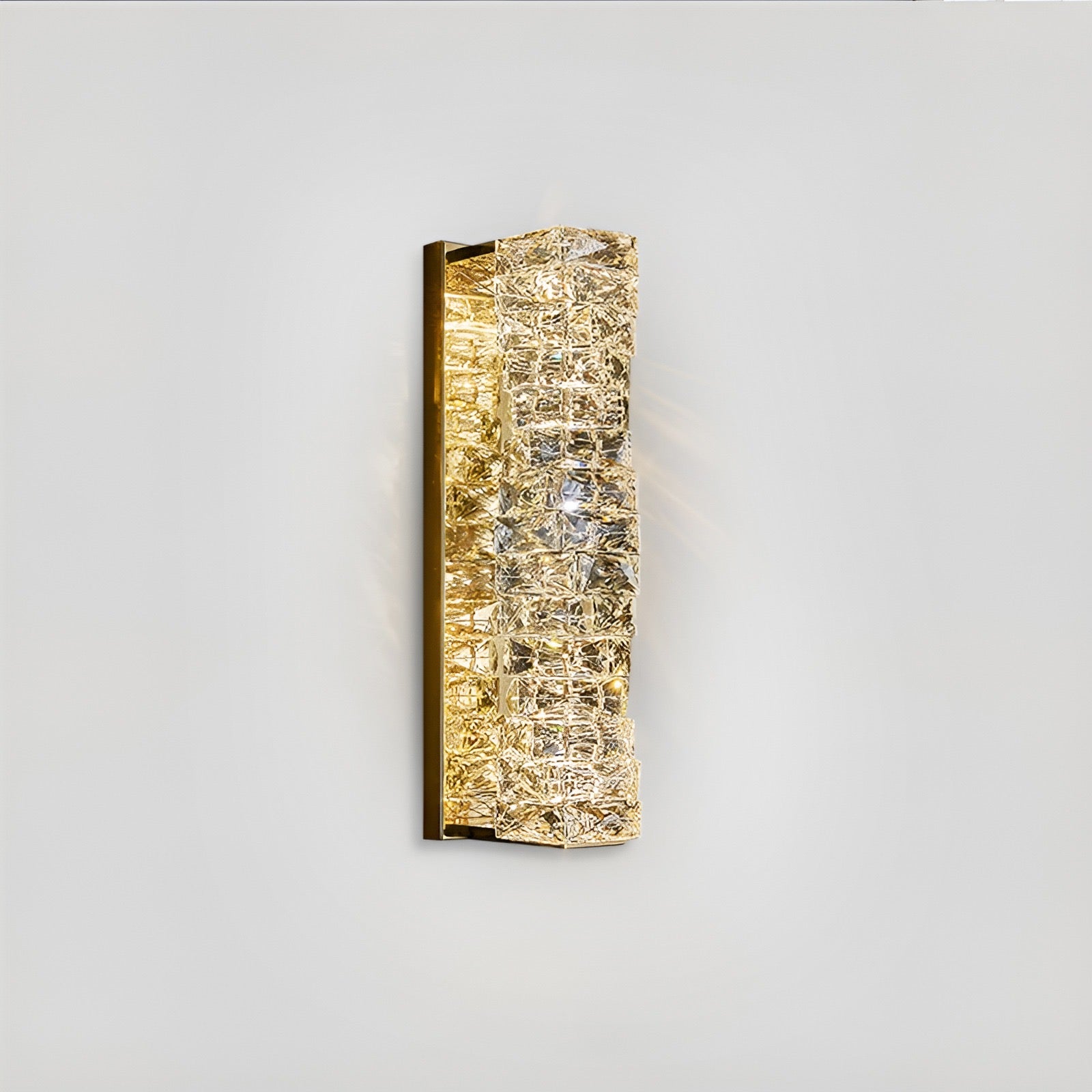 Aurelle Wandleuchte aus Edelstahl mit Kristallakzenten und 3 Einstellungen