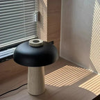 Aurelia Stein- und Metall-Tischlampe mit warmem LED-Licht von Vrimlie